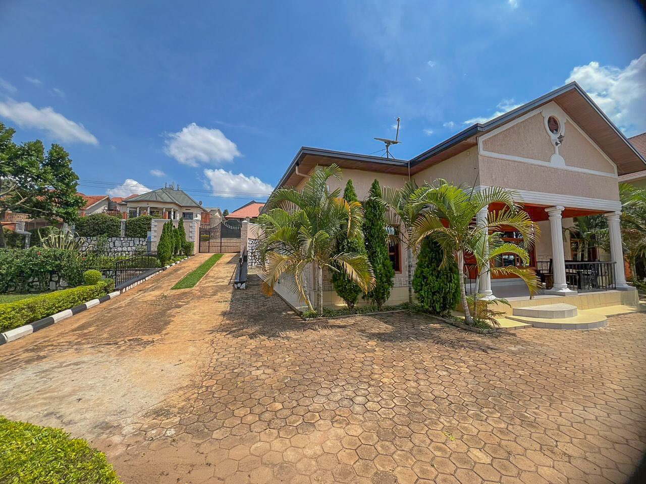 CR 007 RESIDENTIAL HOME FOR RENT IN NIBOYE