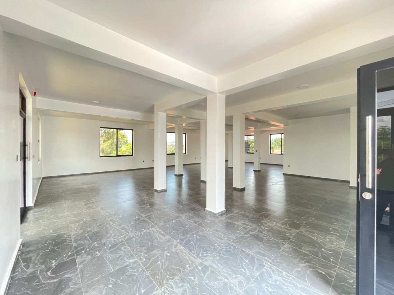 CR 030 COMMERCIAL BUILDING FOR RENT IN KACYIRU