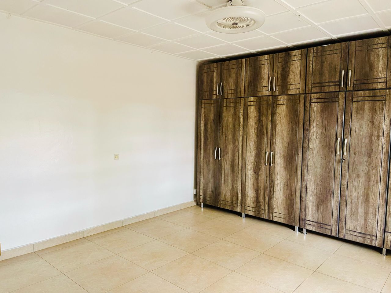 CR 038 HOUSE FOR RENT IN GACURIRO
