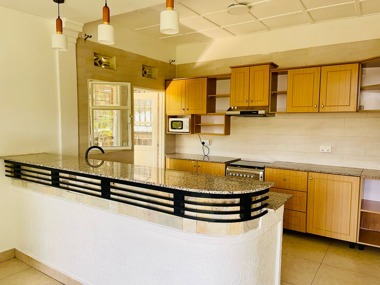 CR 038 HOUSE FOR RENT IN GACURIRO