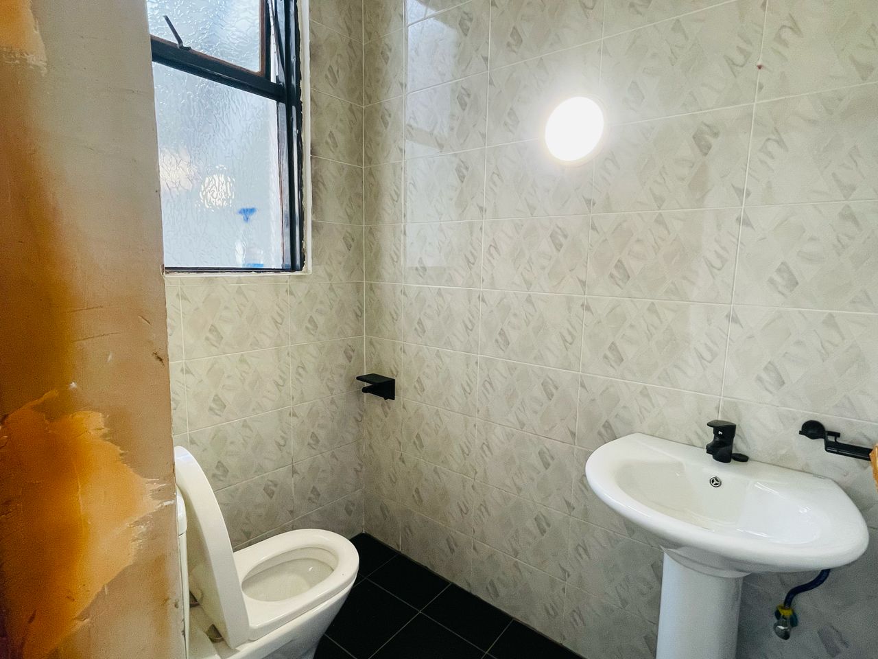 CR 041 Commercial house for rent in Kacyiru