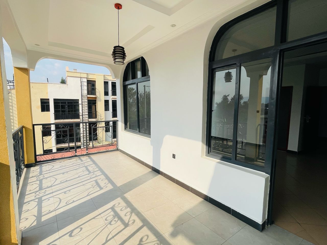 CR 041 Commercial house for rent in Kacyiru