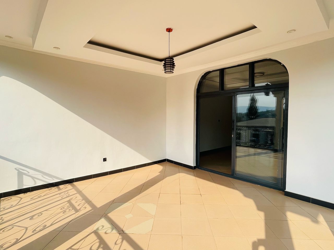 CR 041 Commercial house for rent in Kacyiru