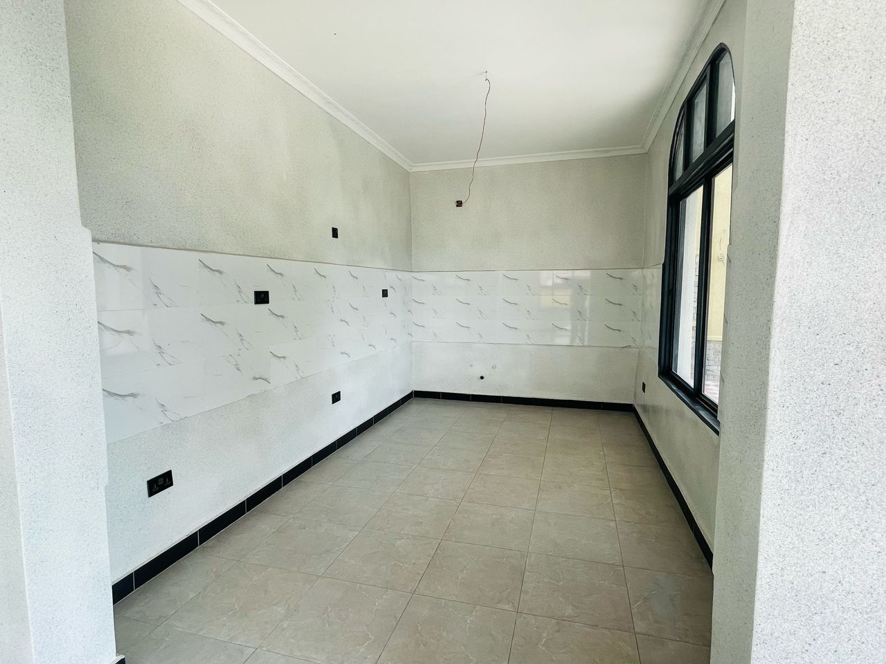 CR 041 Commercial house for rent in Kacyiru