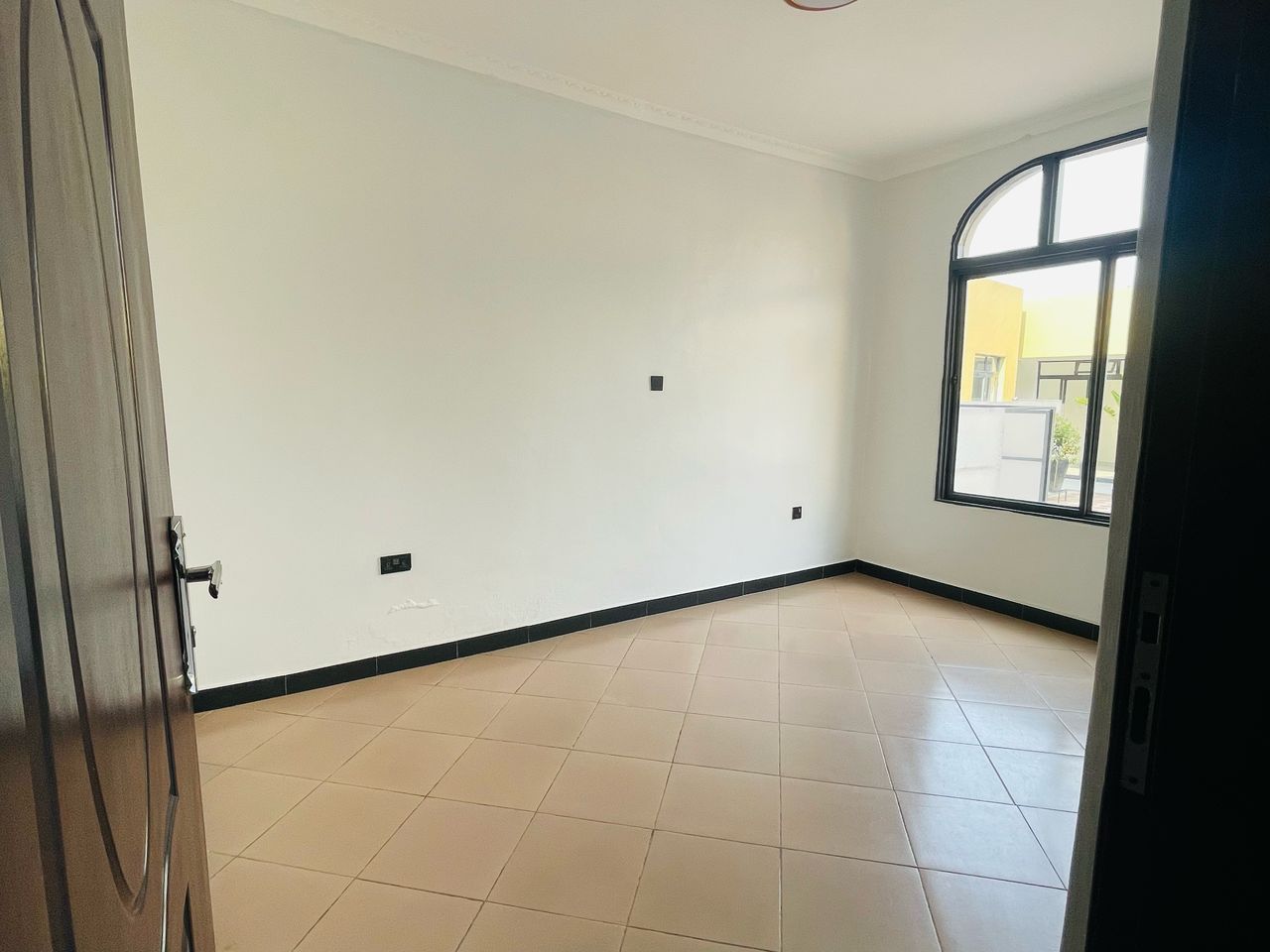 CR 041 Commercial house for rent in Kacyiru