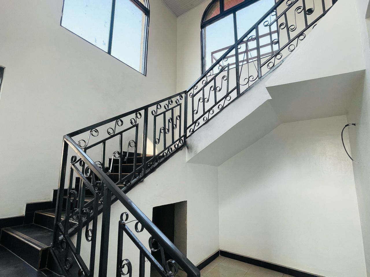 CR 041 Commercial house for rent in Kacyiru