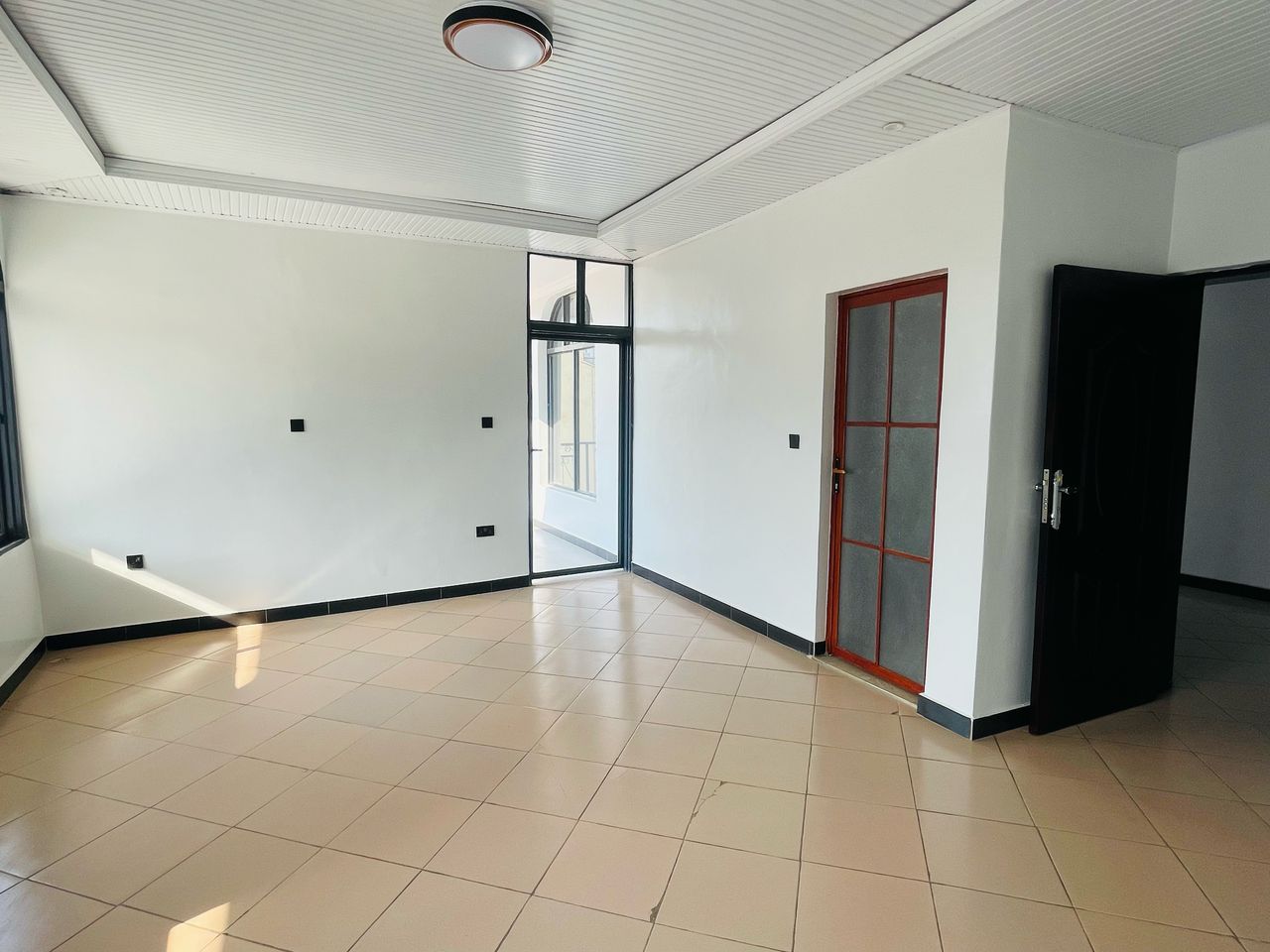 CR 041 Commercial house for rent in Kacyiru