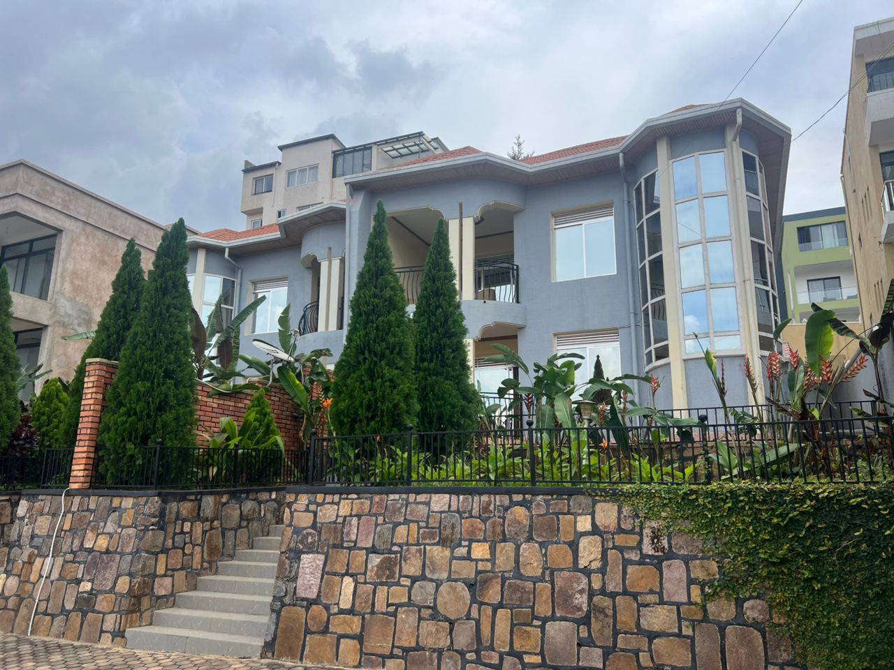 CR 060 RESIDENTIAL HOUSE FOR RENT/SALE IN GACURIRO