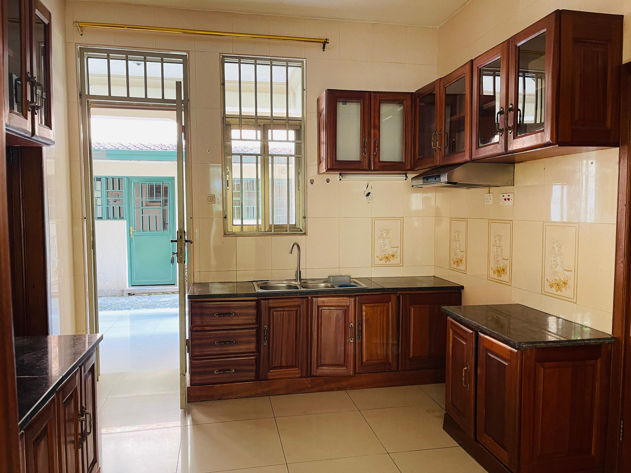 CR 067 RESIDENTIAL HOUSE FOR RENT IN GACURIRO