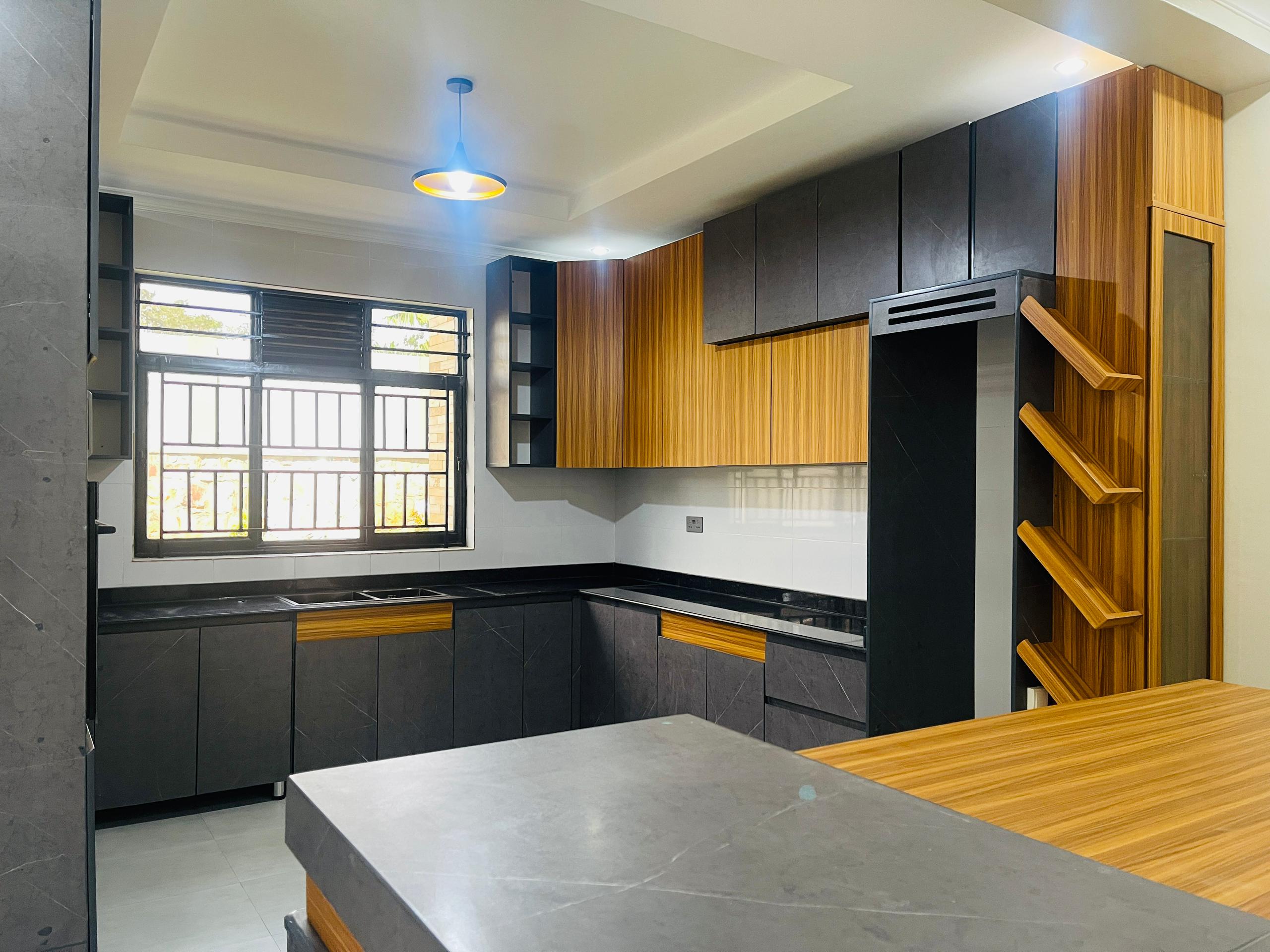 CR 070 RESIDENTIAL HOUSE FOR RENT IN BUSANZA