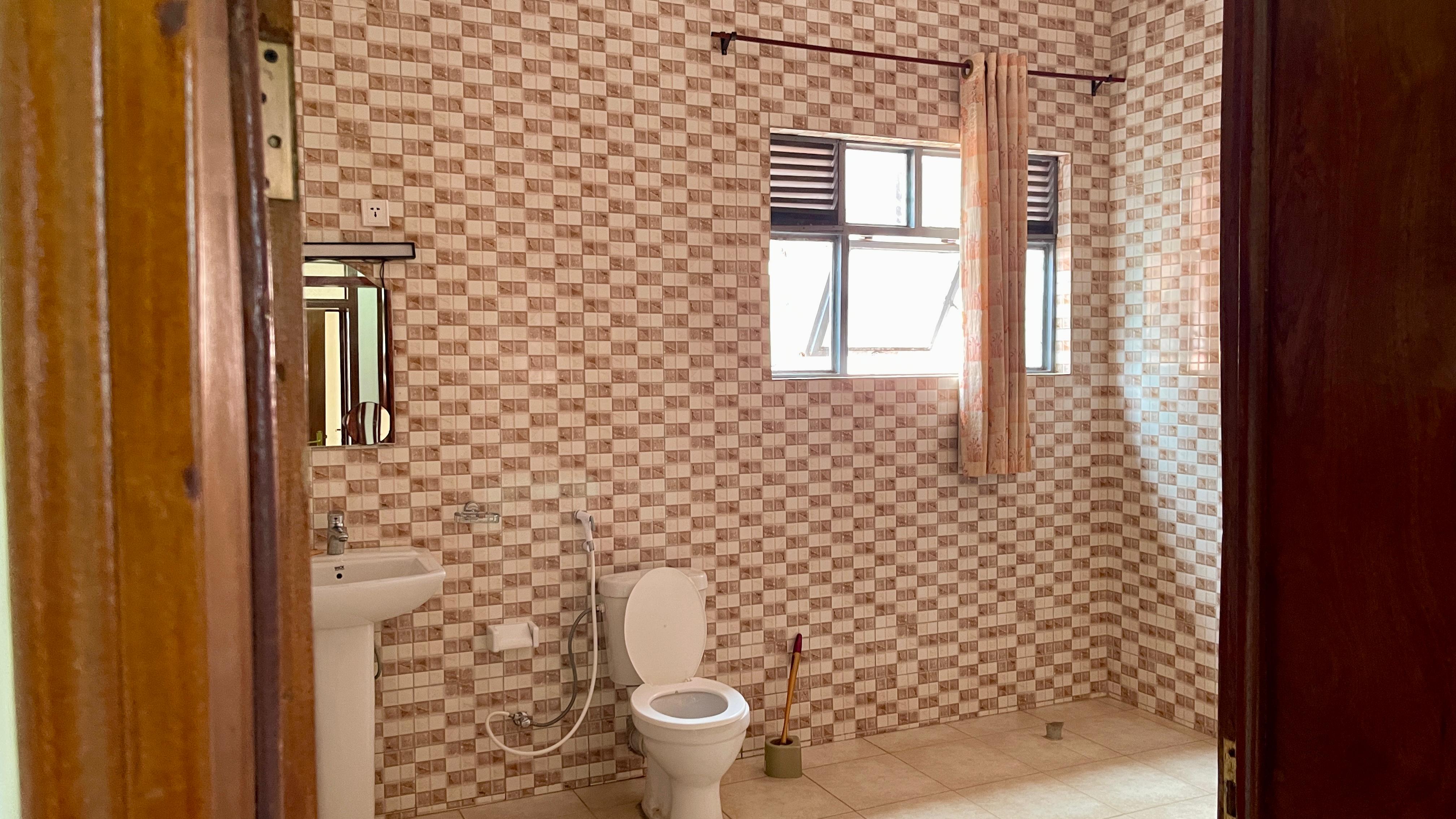 CR 100 HOUSE FOR RENT IN RUSORORO