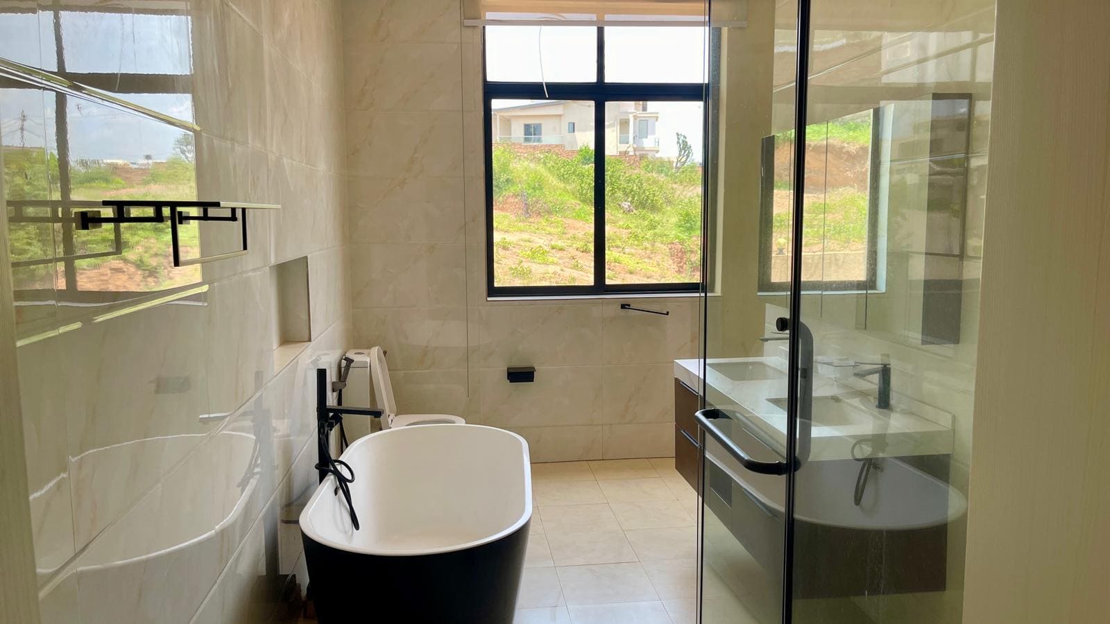 CR 064 RESIDENTAL HOUSE FOR RENT IN GACURIRO