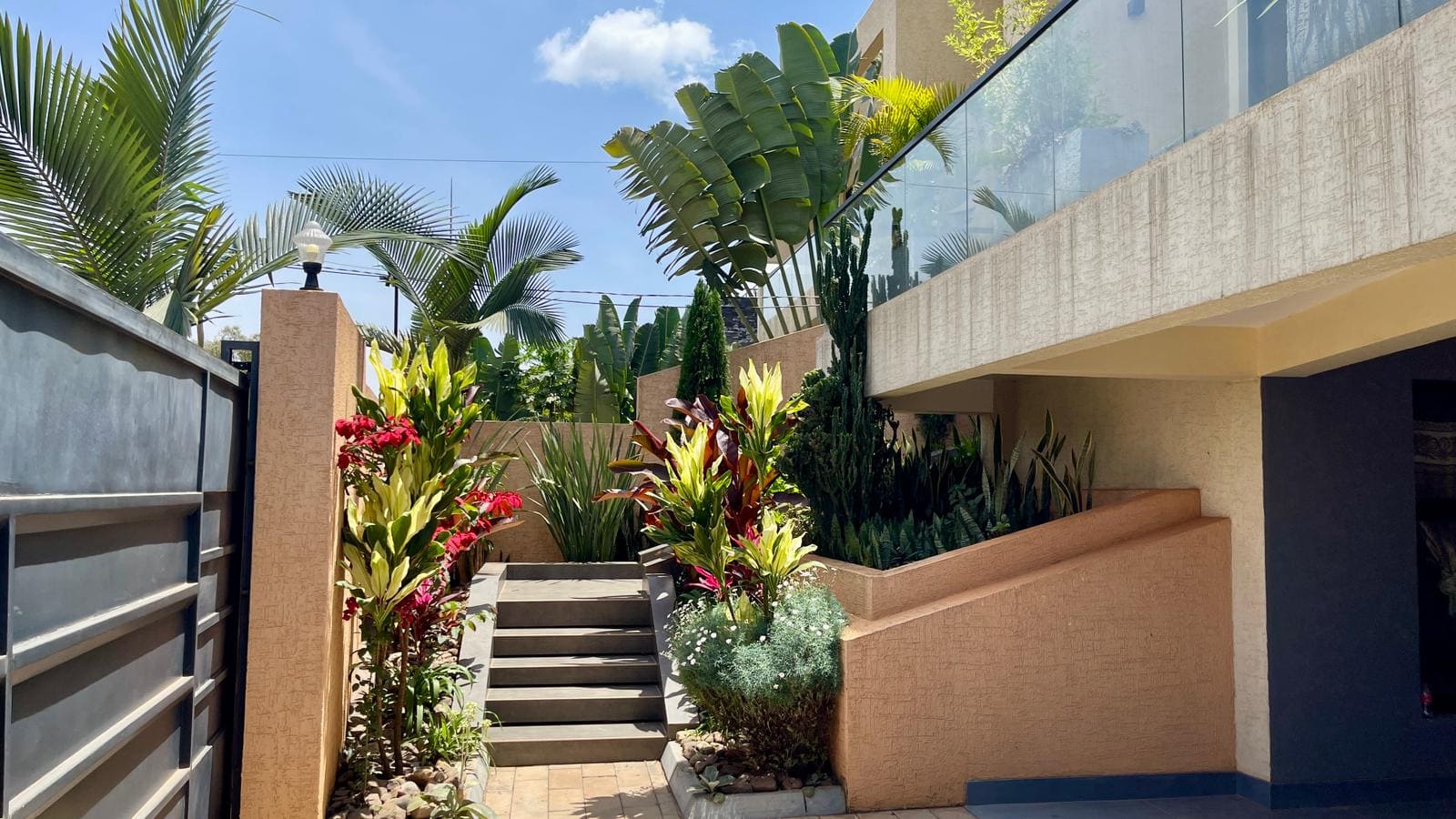 CR 064 RESIDENTAL HOUSE FOR RENT IN GACURIRO