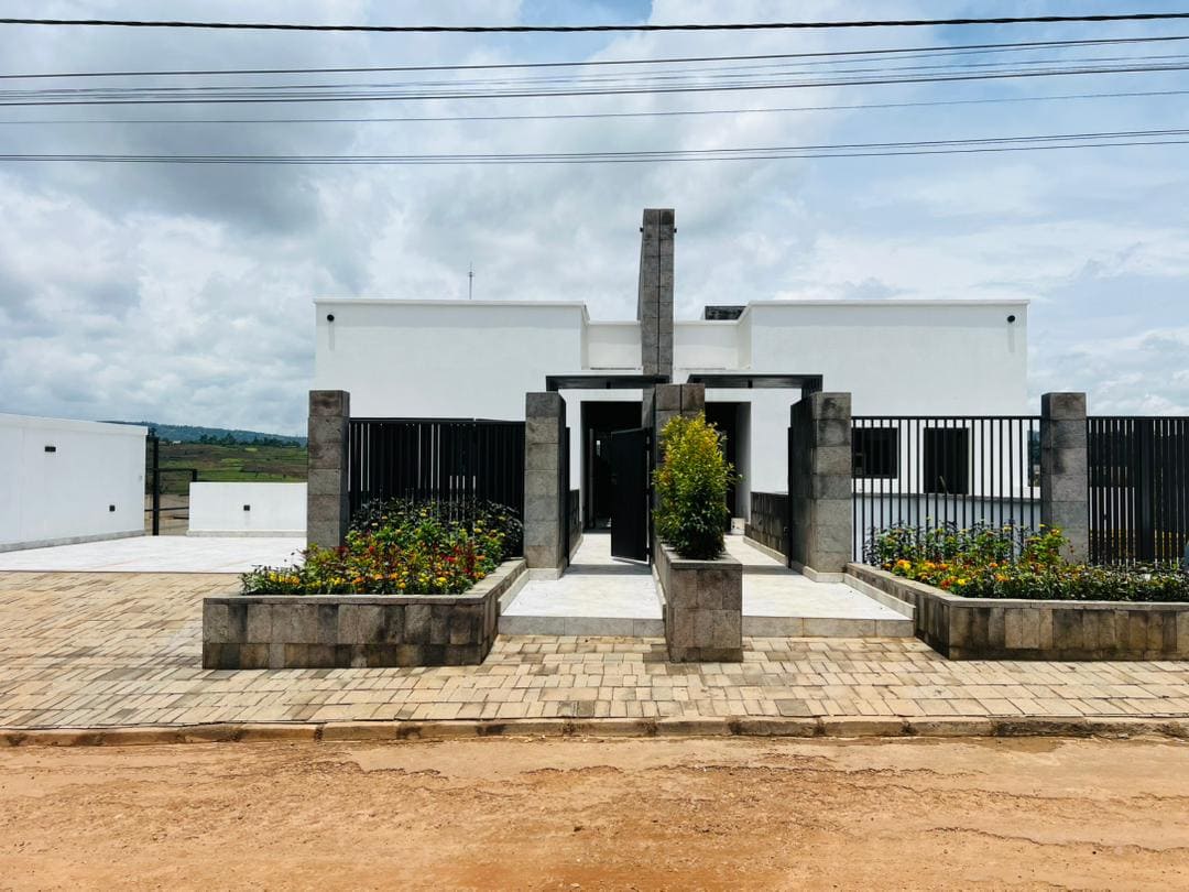 CR 122 RESIDENTIAL HOUSE FOR SALE IN GACURIRO