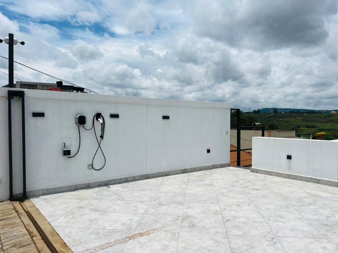 CR 122 RESIDENTIAL HOUSE FOR SALE IN GACURIRO