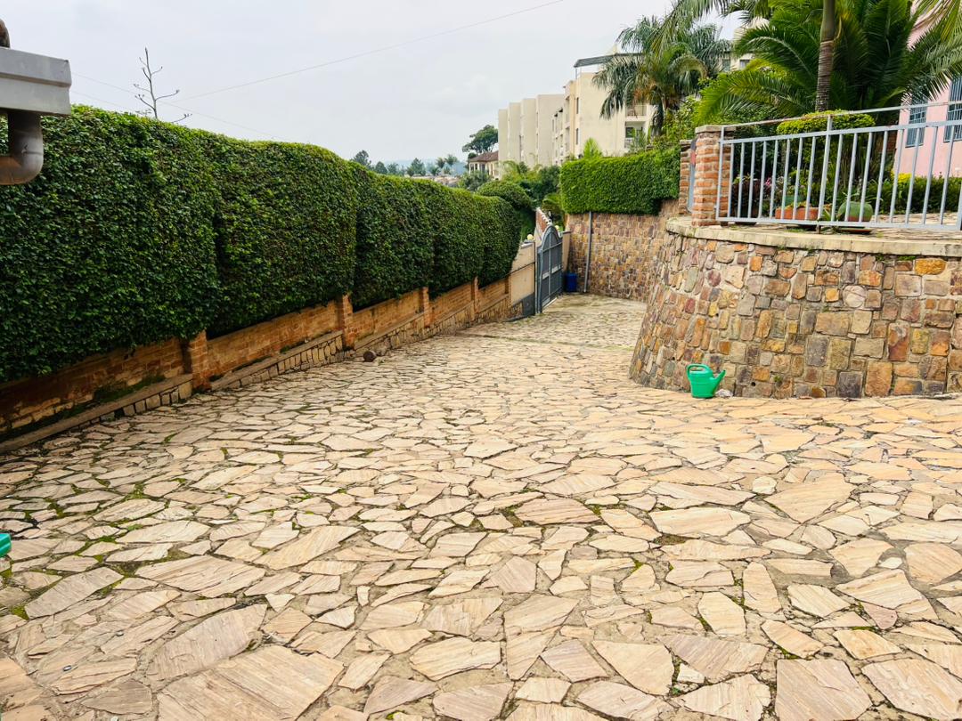 CR 131 RESIDENTIAL HOUSE FOR SALE IN NYARUTARAMA
