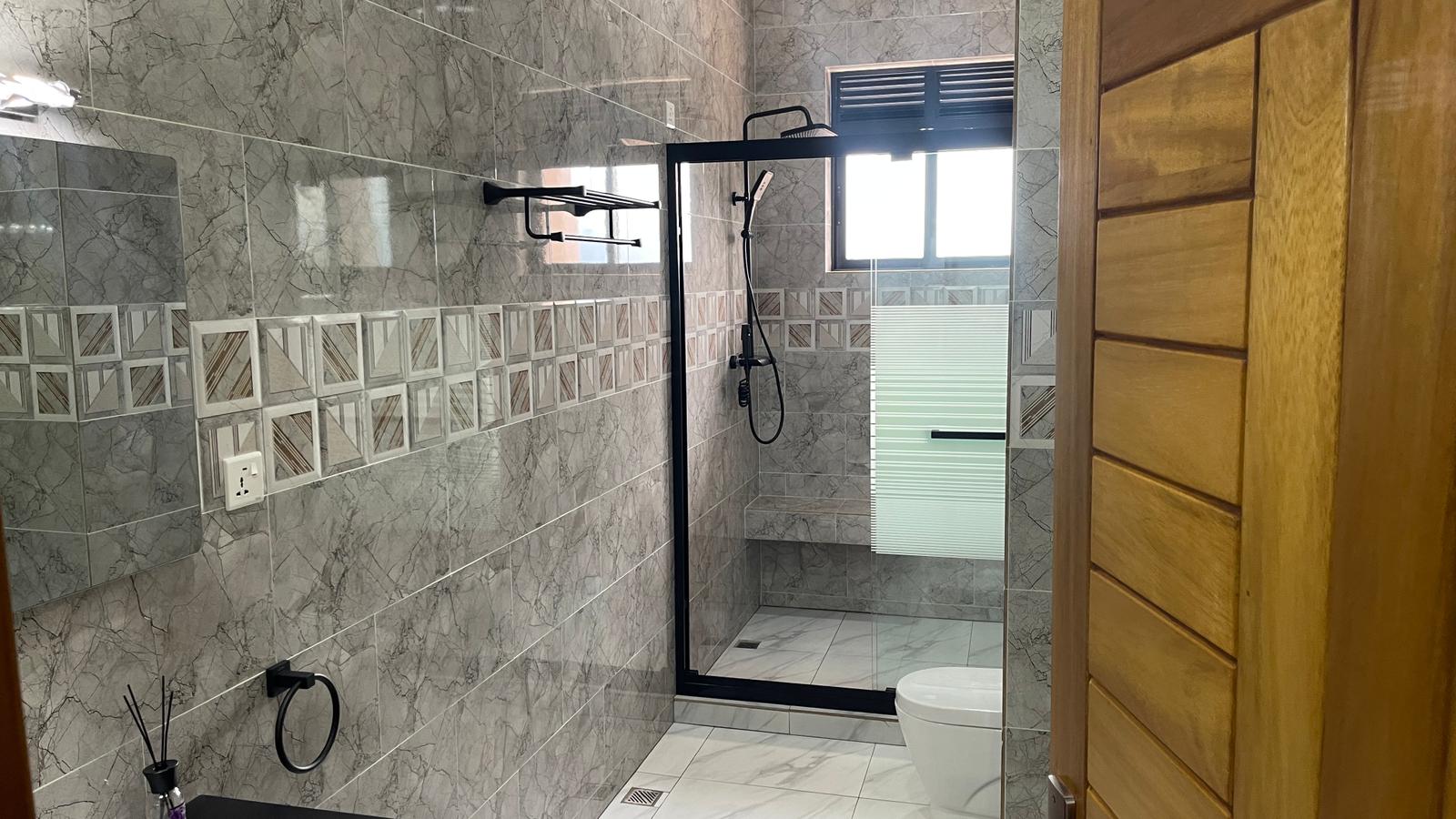 CR 132 MIXED-USE COMMERCIAL HOUSE FOR RENT IN KACYIRU