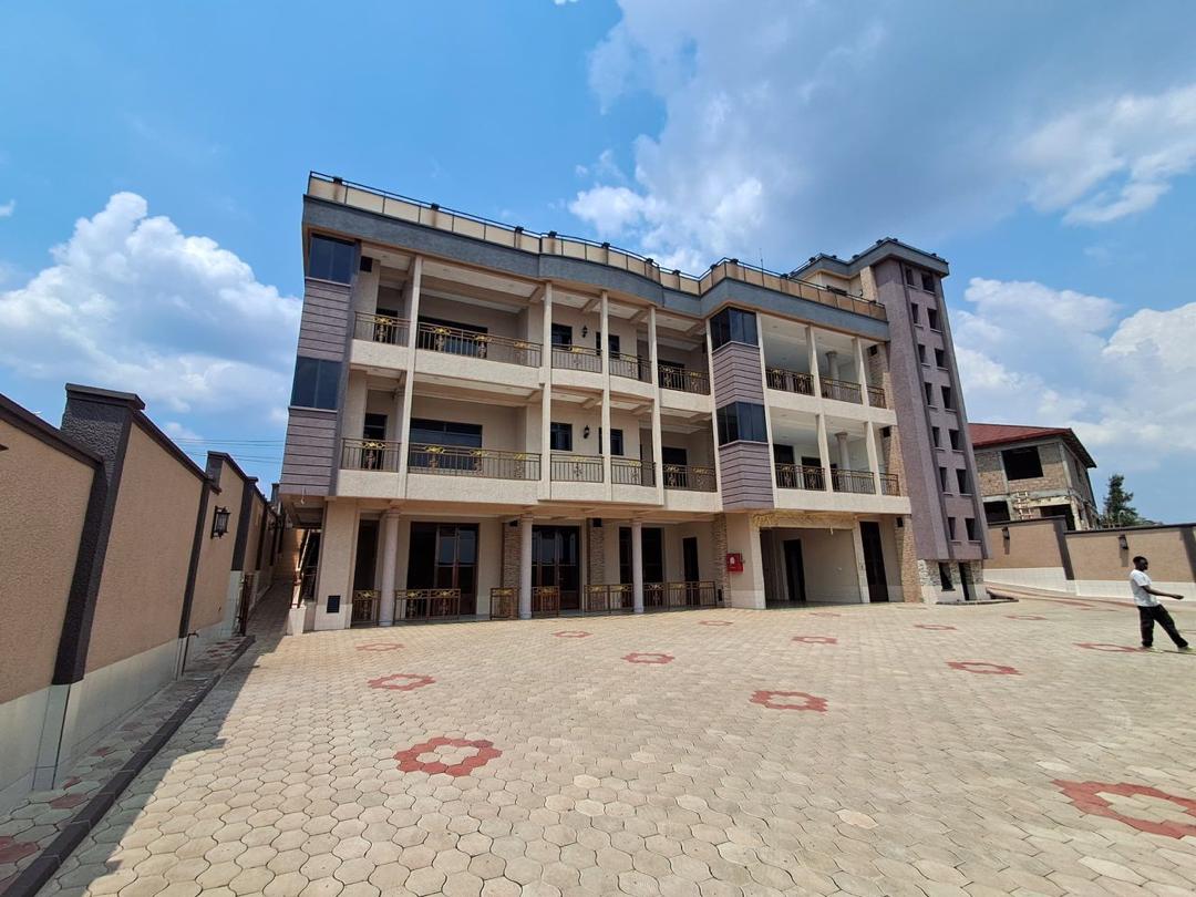 CR 132 MIXED-USE COMMERCIAL HOUSE FOR RENT IN KACYIRU